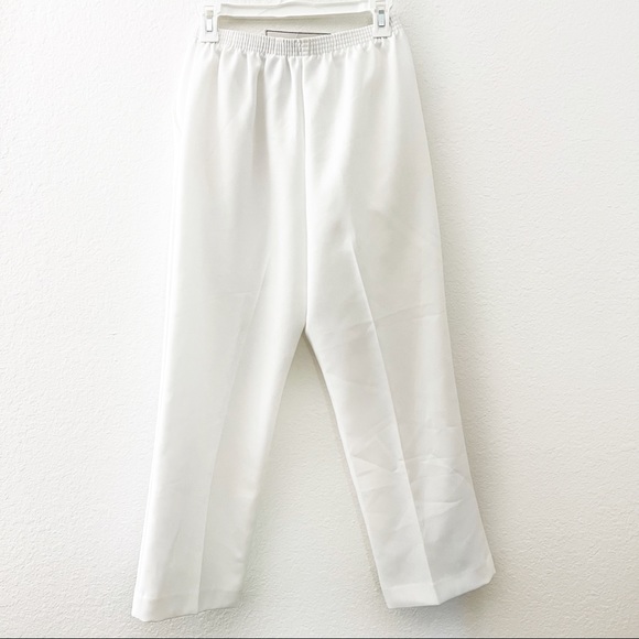 Alfred Dunner Pants - (NWT) alfred dunner | Classic White Slightly Cropped Elastic Pant